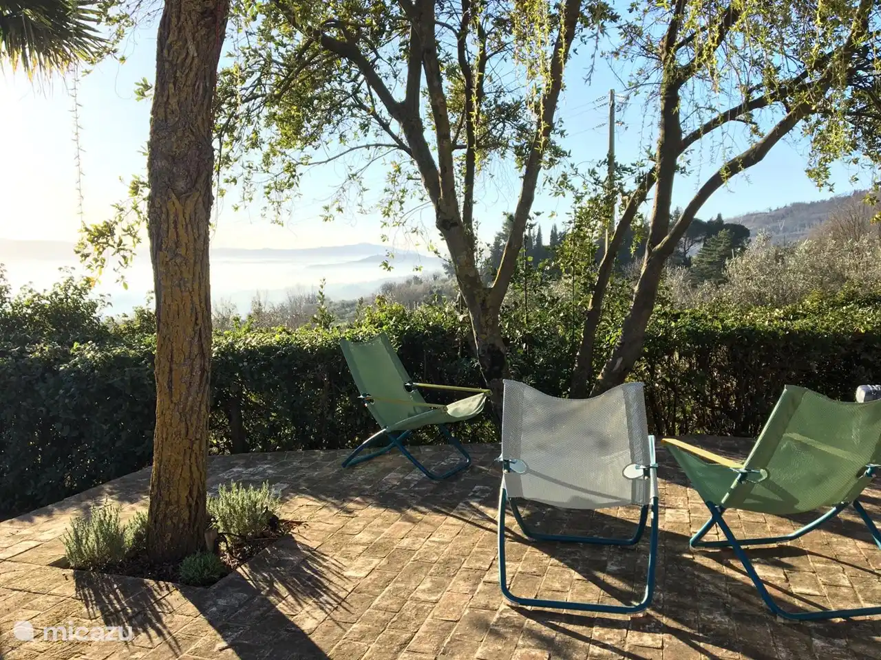 Surplombant Todi et le reste de la vallée du Tibre