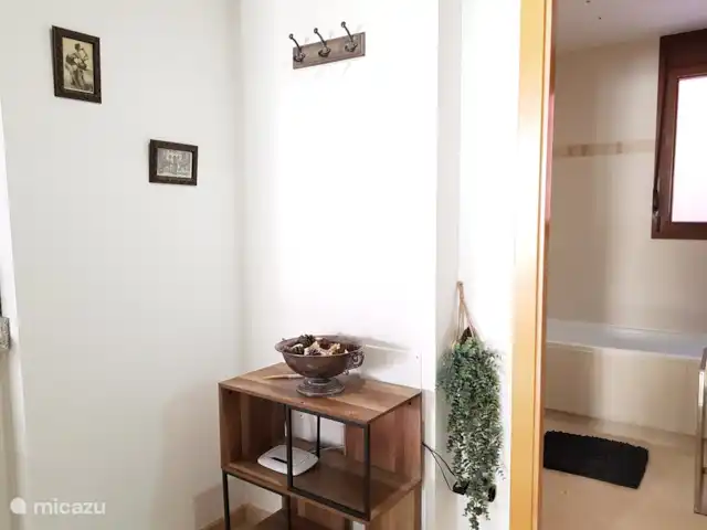 Location de Vacances Espagne, Costa Blanca, Benissa, appartement - La Marquandière Entrée de la salle de bain familiale.
