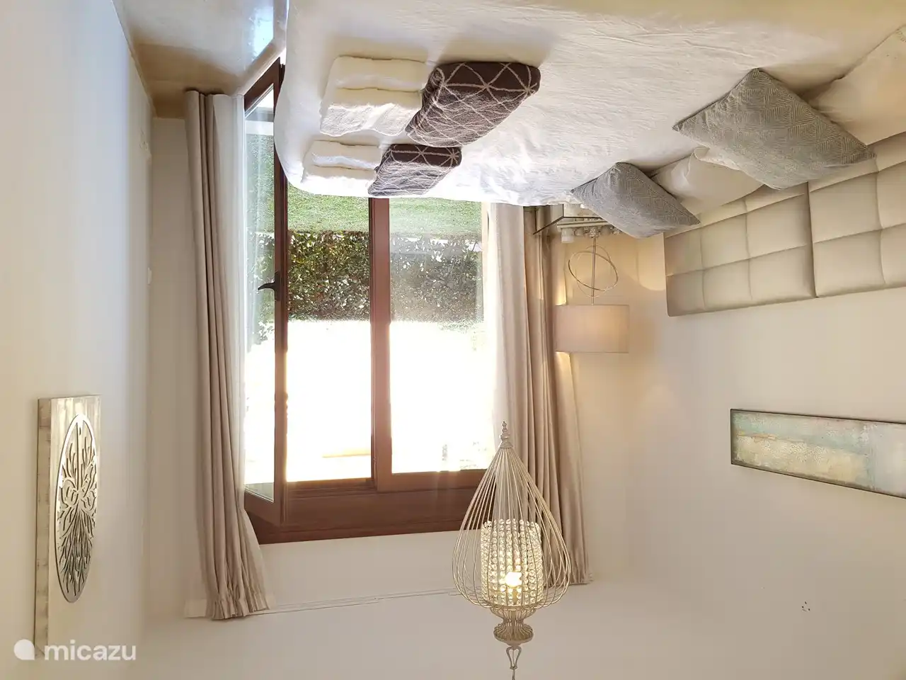 Superb master bedroom facing the swimming pool.