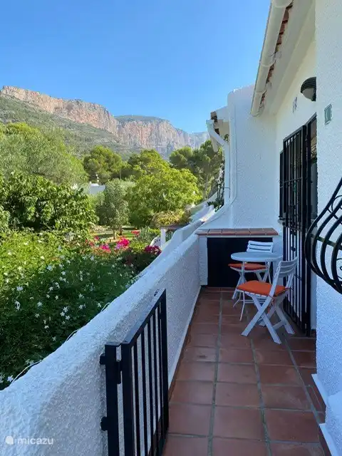 Vista del Móntgo desde el pequeño balcón del lado del jardín.