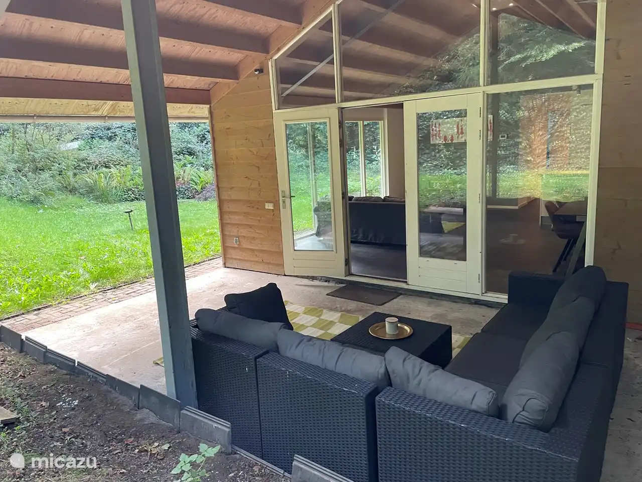 Terrasje met loungeset