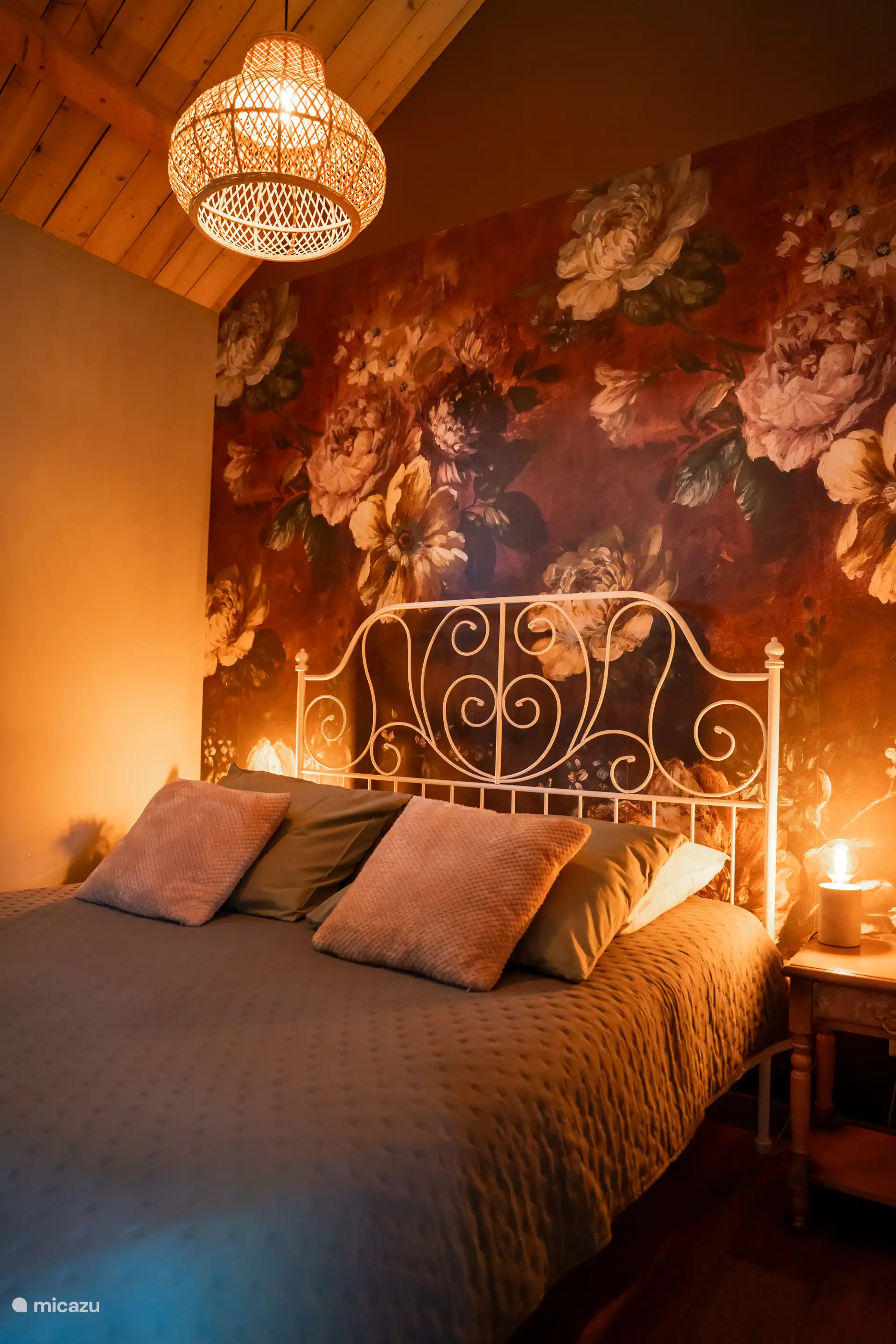 Despierta maravillosamente en este dormitorio romántico y atmosférico.
