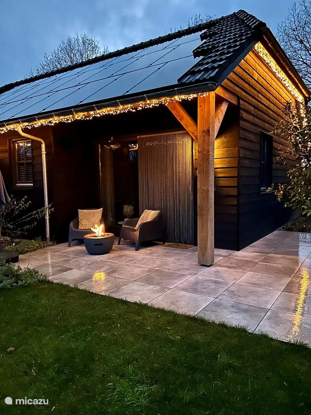 Auch in den Wintermonaten ist es wunderbar, mit einem Glas Wein draußen am Feuertisch zu bleiben. Genießen Sie den Garten, die Ruhe und einander.