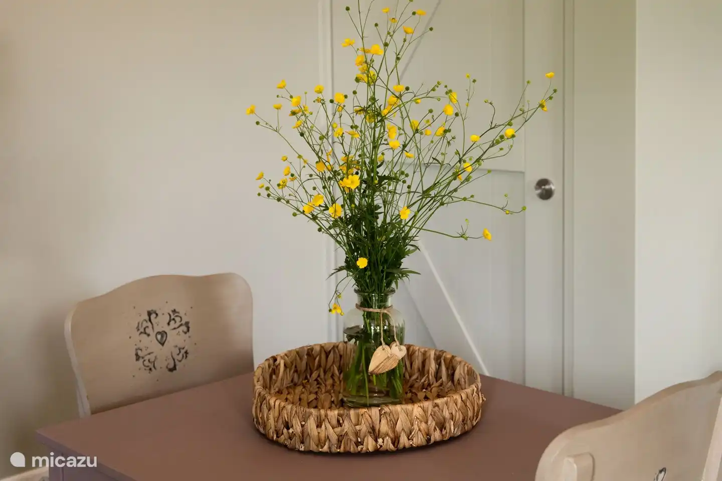 Gemütlicher Esstisch für 2 Personen.