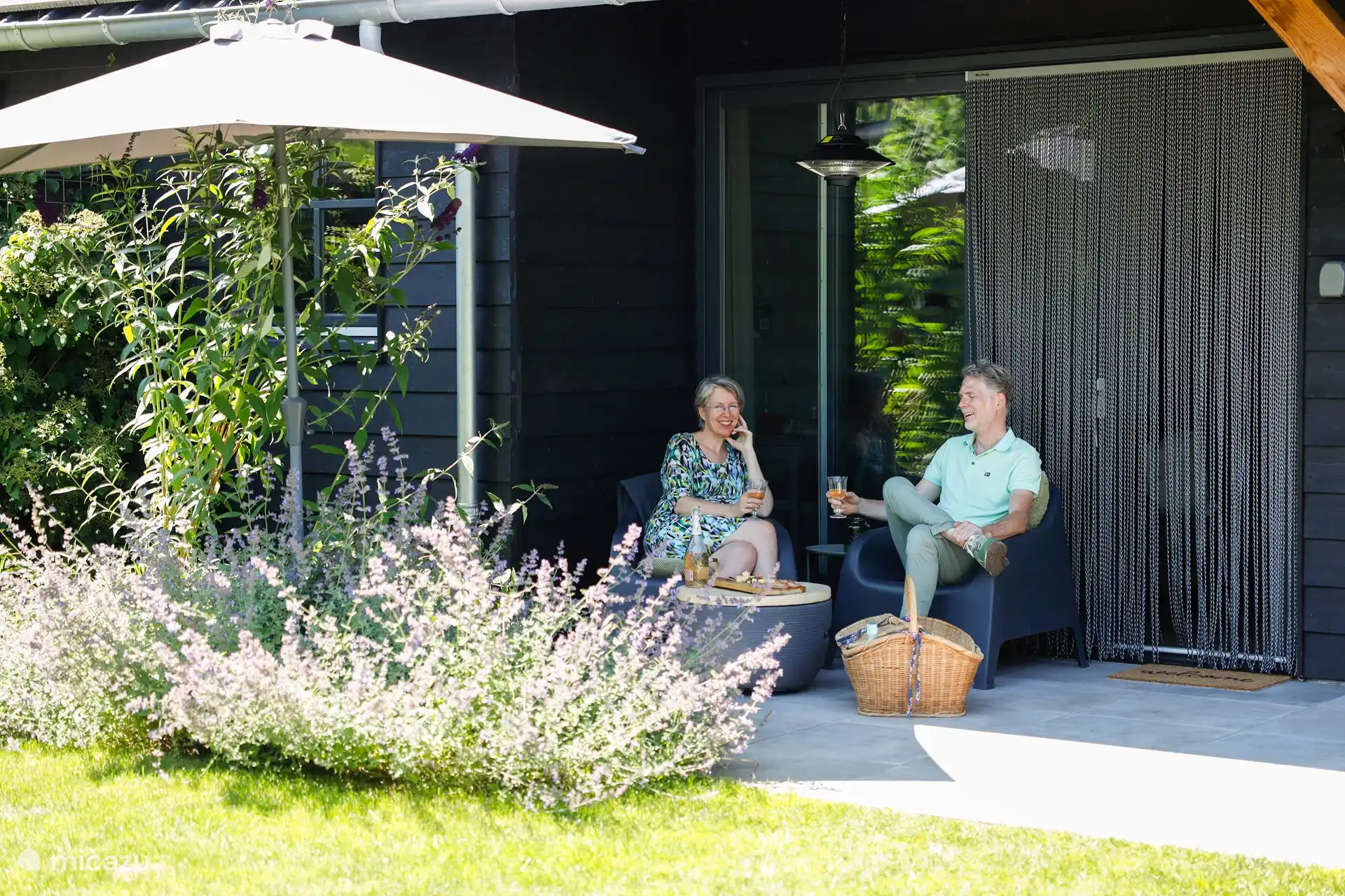 Käse, Wurst, Nuss, Trinken und Genießen. Auch in den kälteren Tagen mit dem wunderbaren Feuertisch.