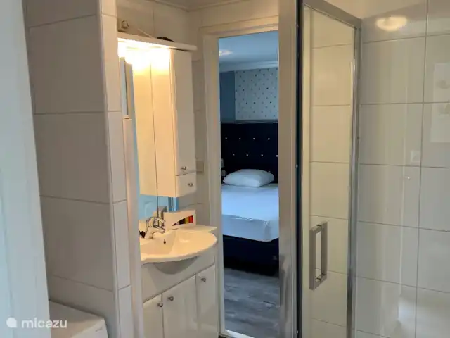 Maison de plage bleue | Pays-Bas, Zélande, Breskens - chalet Salle de bain avec douche à l'italienne