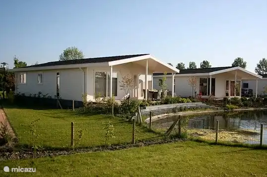 chalet, Breskens, Zeeland, Niederlande - Weißes Strandhaus