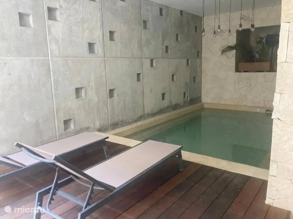 Eines der drei Bäder im Gebäude, dies ist das sogenannte Konversationsbecken und ist das einzige der drei überdachten.