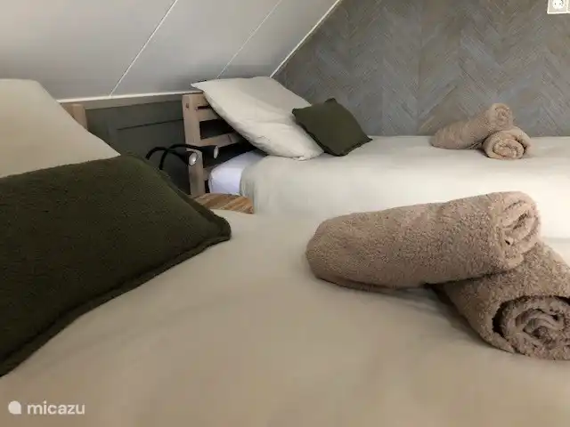 Casa Moos | Pays-Bas, Overijssel, Geesteren - maison de vacances Chambre douillette avec de jolis lits et couettes quatre saisons.