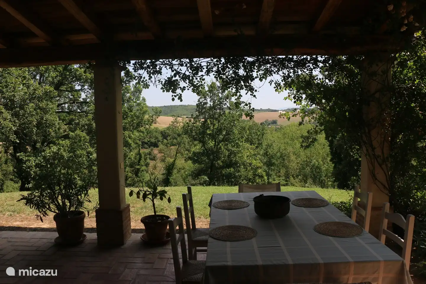 Wir frühstücken, Mittag- und Abendessen draußen