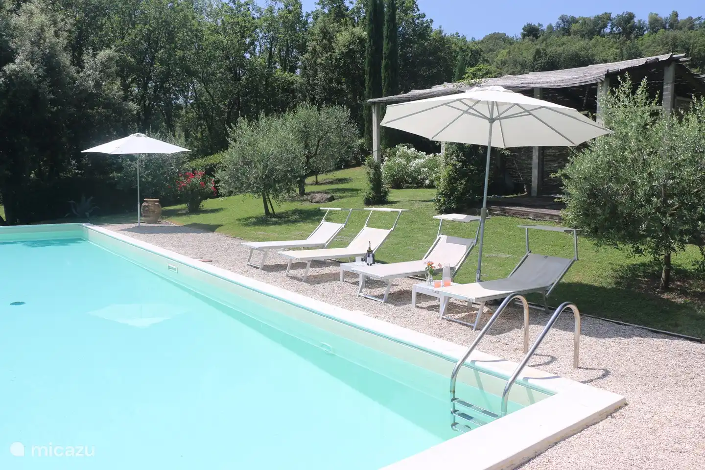 Großer Swimmingpool, 15m x 5m.