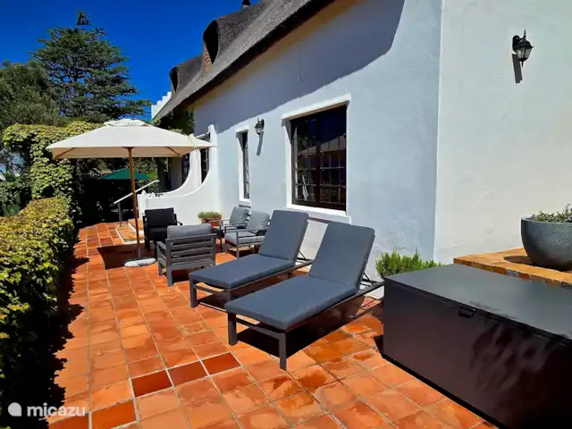 Location de Vacances Afrique du Sud, Le Cap (Cap occidental), Somerset West, gîte / cottage - Chaumière Somerset Ouest Terrasse avec transats