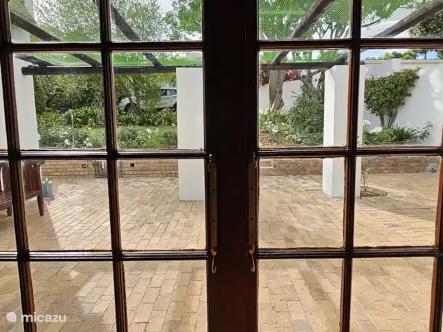 Location de Vacances Afrique du Sud, Le Cap (Cap occidental), Somerset West, gîte / cottage - Chaumière Somerset Ouest Vue depuis la chambre 1 à l'avant