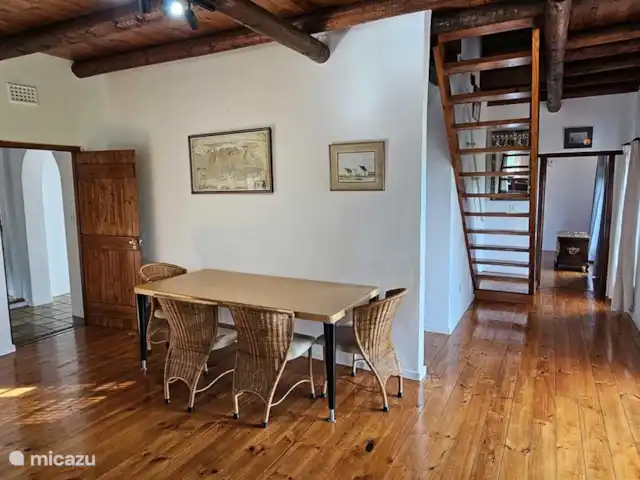 Location de Vacances Afrique du Sud, Le Cap (Cap occidental), Somerset West, gîte / cottage - Chaumière Somerset Ouest Salle à manger spacieuse