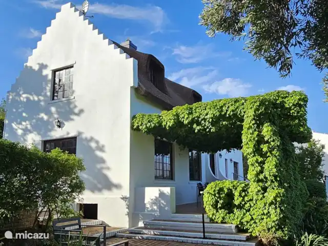 Location de Vacances Afrique du Sud, Le Cap (Cap occidental), Somerset West, gîte / cottage - Chaumière Somerset Ouest Terrasse arrière de la chaumière