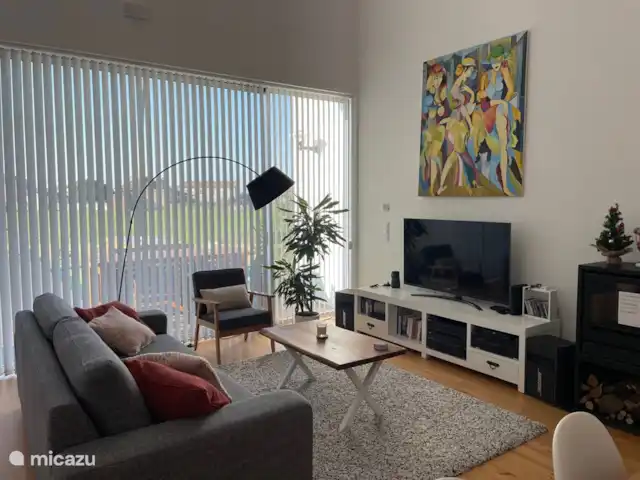 vakantiehuis huren in Portugal, Costa de Prata, Murtosa – Modern schuurhuis op het platteland Woonkamer met Smart-TV