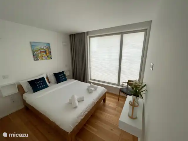 vakantiehuis huren in Portugal, Costa de Prata, Murtosa – Modern schuurhuis op het platteland Slaapkamer 1 met queensize bed (begane grond)
