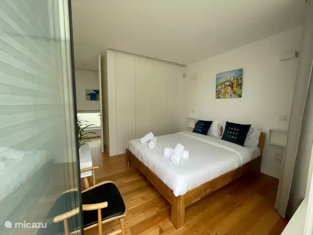 vakantiehuis huren in Portugal, Costa de Prata, Murtosa – Modern schuurhuis op het platteland Slaapkamer 1 met queensize bed (begane grond)