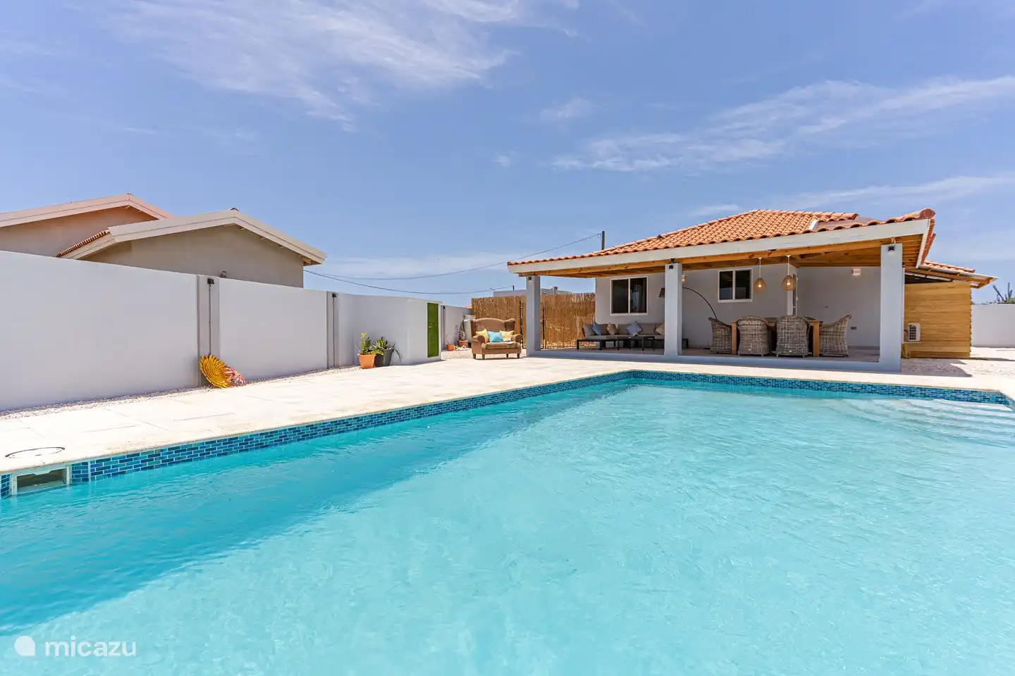 Vollständig eingezäuntes Privatgrundstück von 600 m2