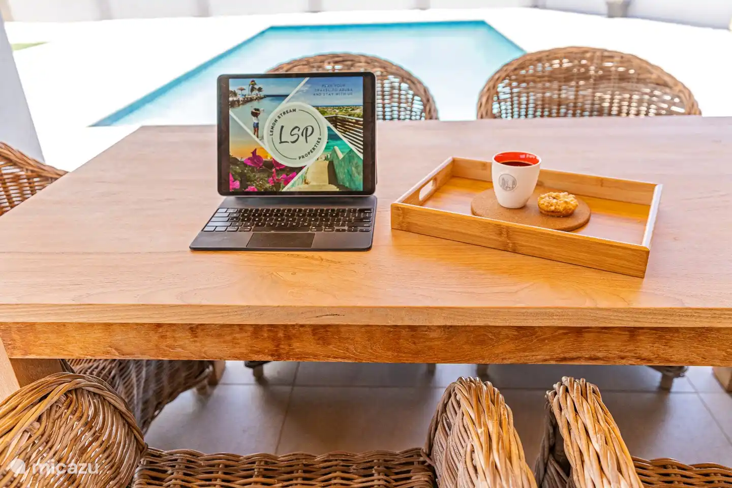 Genießen Sie Ihr Frühstück, Mittag- oder Abendessen am geräumigen Esstisch mit 6 Stühlen.