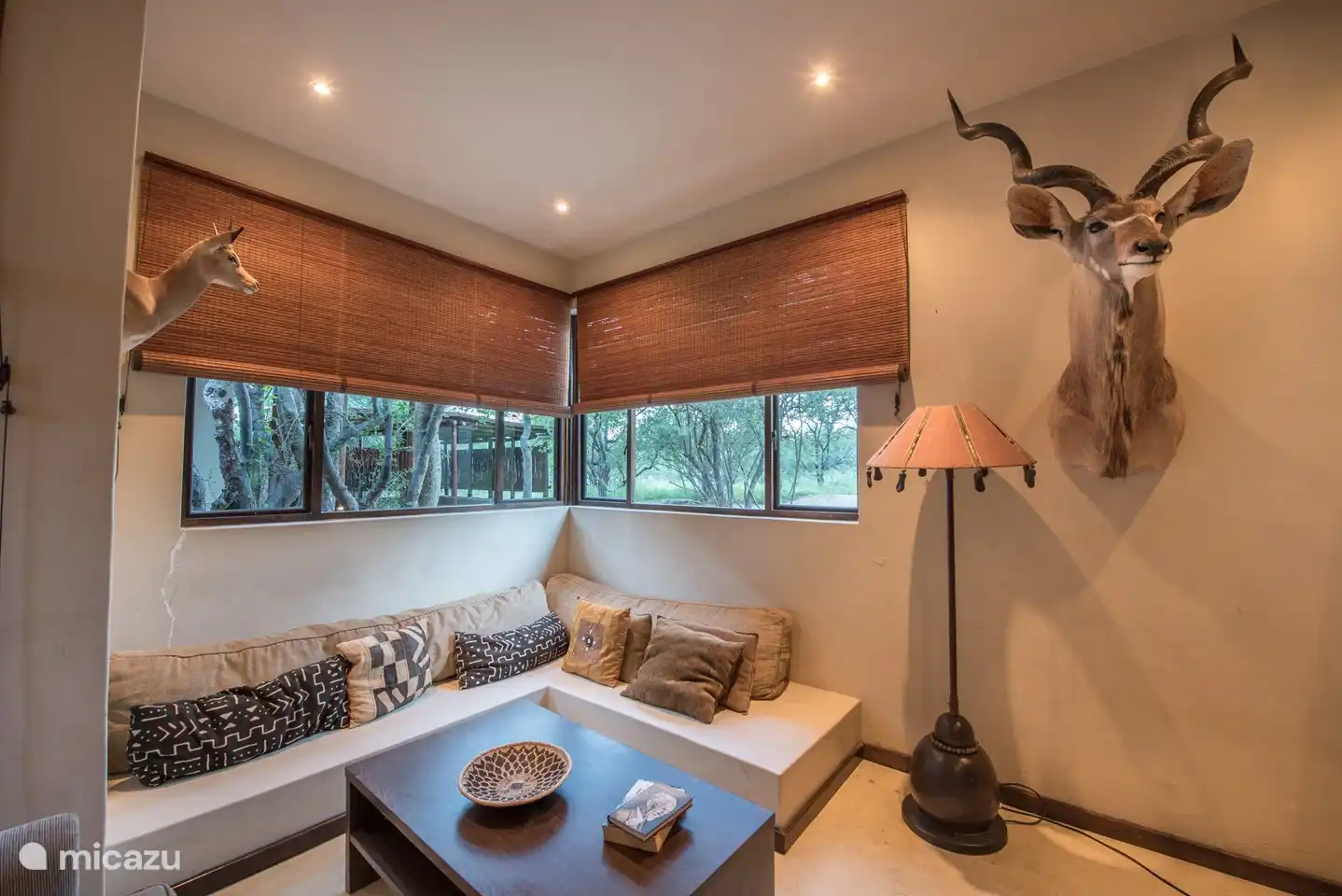 Studierzimmer mit TV-Ecke