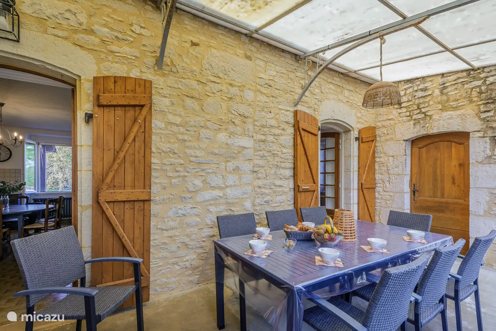 Eettafel op het terras