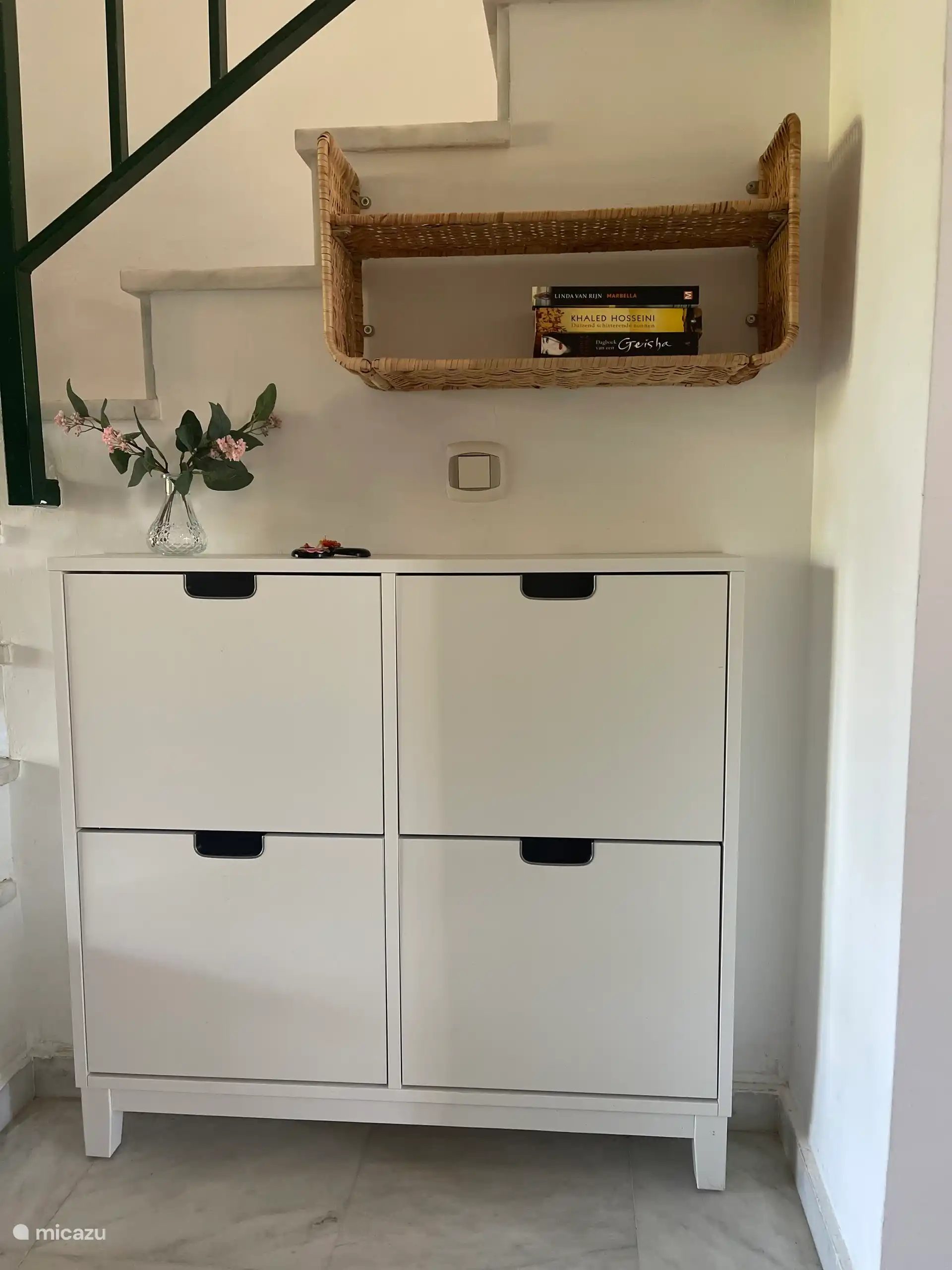 Storage space for shoes 