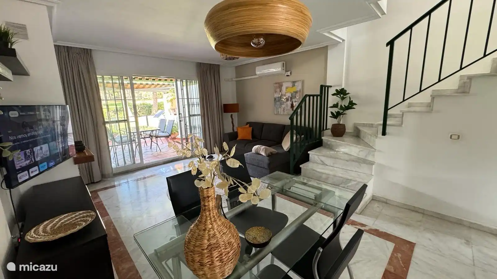 A spacious bright living room with dining area for 6 people, a nice sofa and new smart television. TV has Google Chrome cast, so all channels are available.
There is also a toilet on the ground floor 