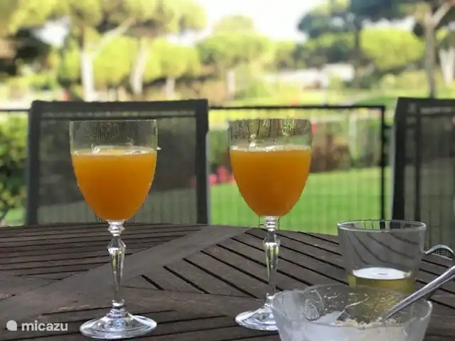 Nice breakfast with a view of the golf course 