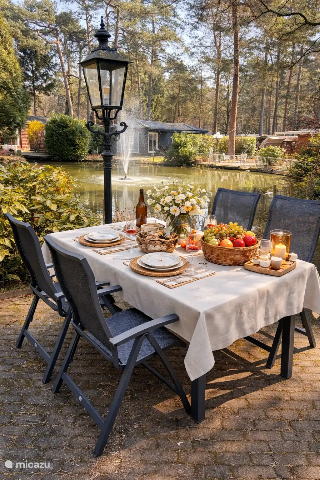 Luxe tuinset met fijne 5 standen stoelen.