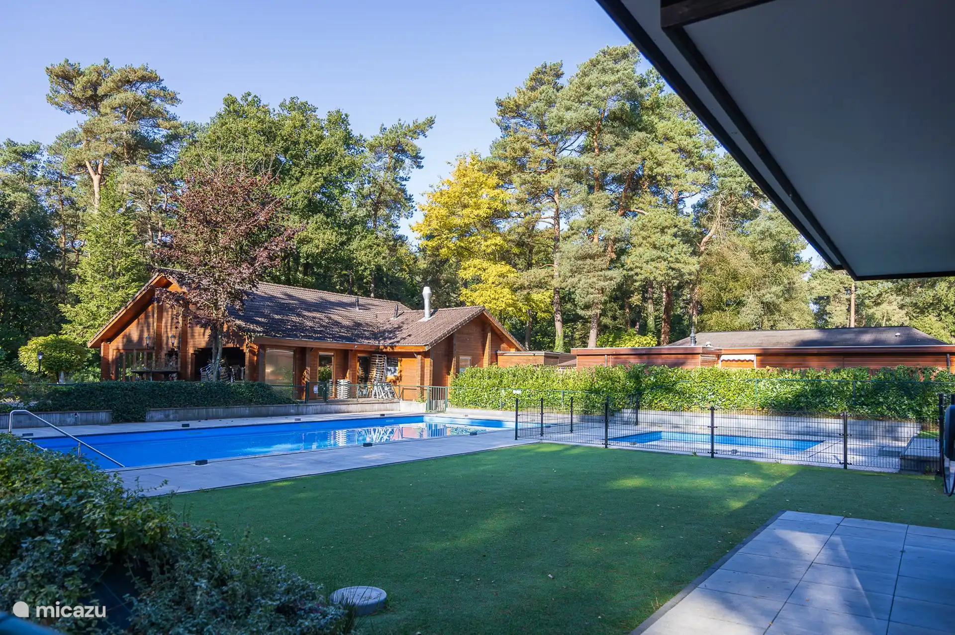 Schwimmbad des Waldparks. (zugänglich für Gäste des Ferienhauses de Eekhoorn, M20)