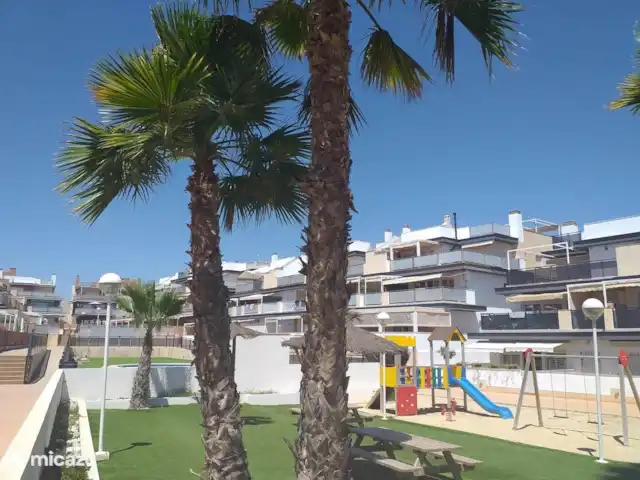 apartamento en España, Costa Blanca, Gran Alacant - Santa Pola – Casa Gran Alacant Parque infantil en la piscina compartida.