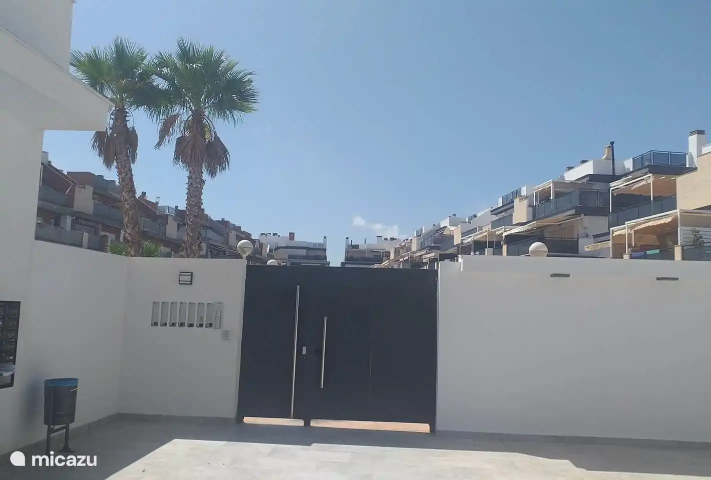 Entrance to the urbanization.