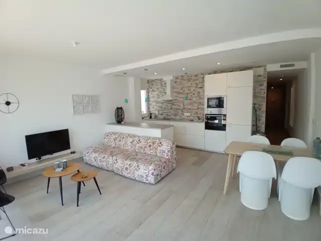 apartamento en España, Costa Blanca, Gran Alacant - Santa Pola – Casa Gran Alacant Amplio y luminoso salón con cocina abierta.