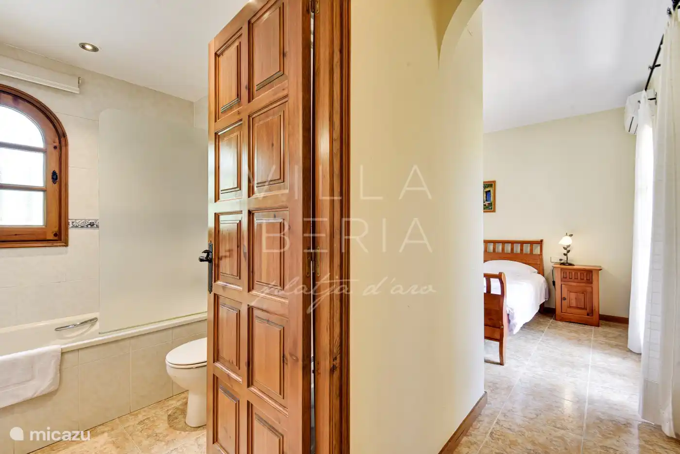 Chambre 1 avec salle de bain attenante