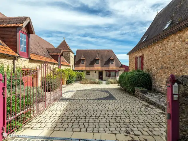 Monribot huren in Frankrijk, Dordogne, Rouffignac - vakantiehuis De binnenplaats