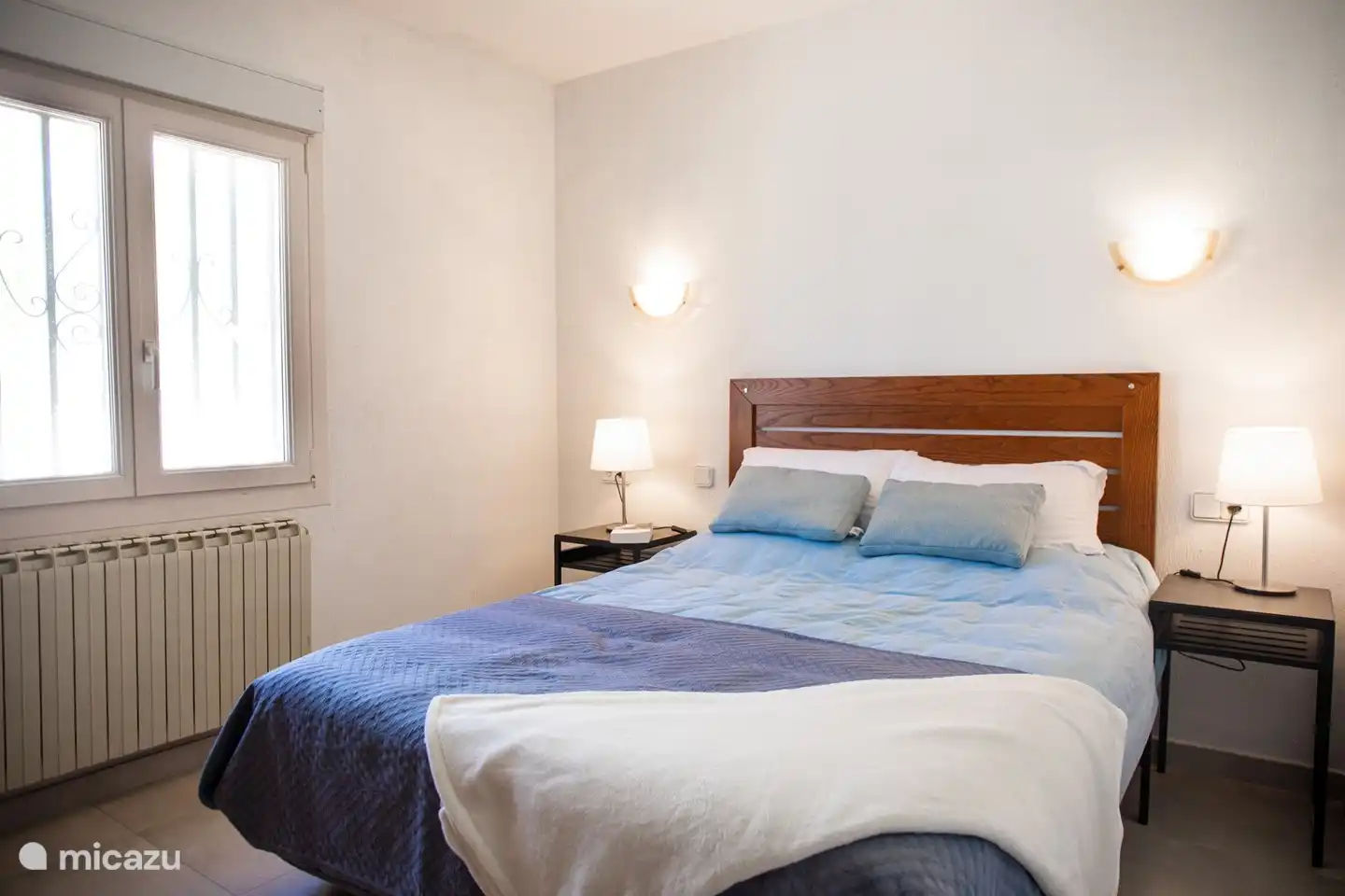 Schlafzimmer mit bequemen Betten