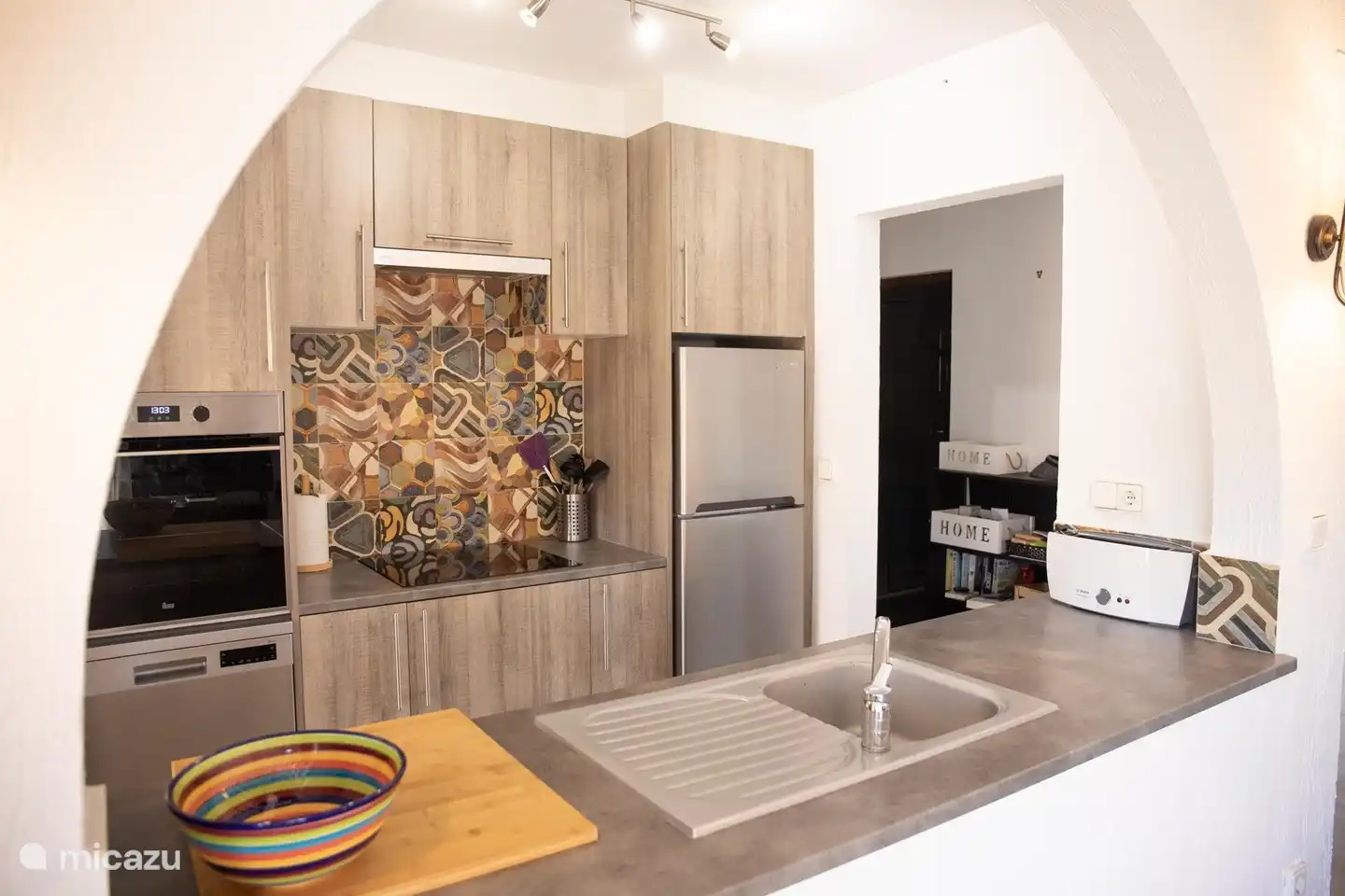 Die Küche ist komplett ausgestattet