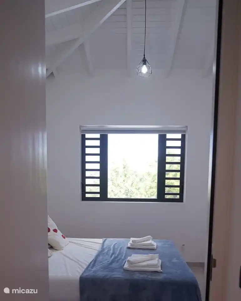 Slaapksmer 2 met airco en en-suite badkamer 