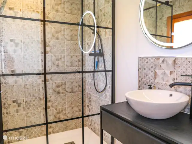 Villa Flores | Espagne, Costa Blanca, Benitachell - villa La salle de bain moderne avec douche et lavabo