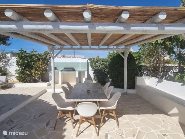 Villa Flores | Espagne, Costa Blanca, Benitachell - villa L'ensemble salon se trouve sous la nouvelle véranda du côté de la maison avec une plaque à gaz.
