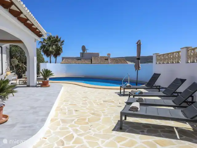 Villa Flores | Espagne, Costa Blanca, Benitachell - villa Transats confortables au bord de la piscine