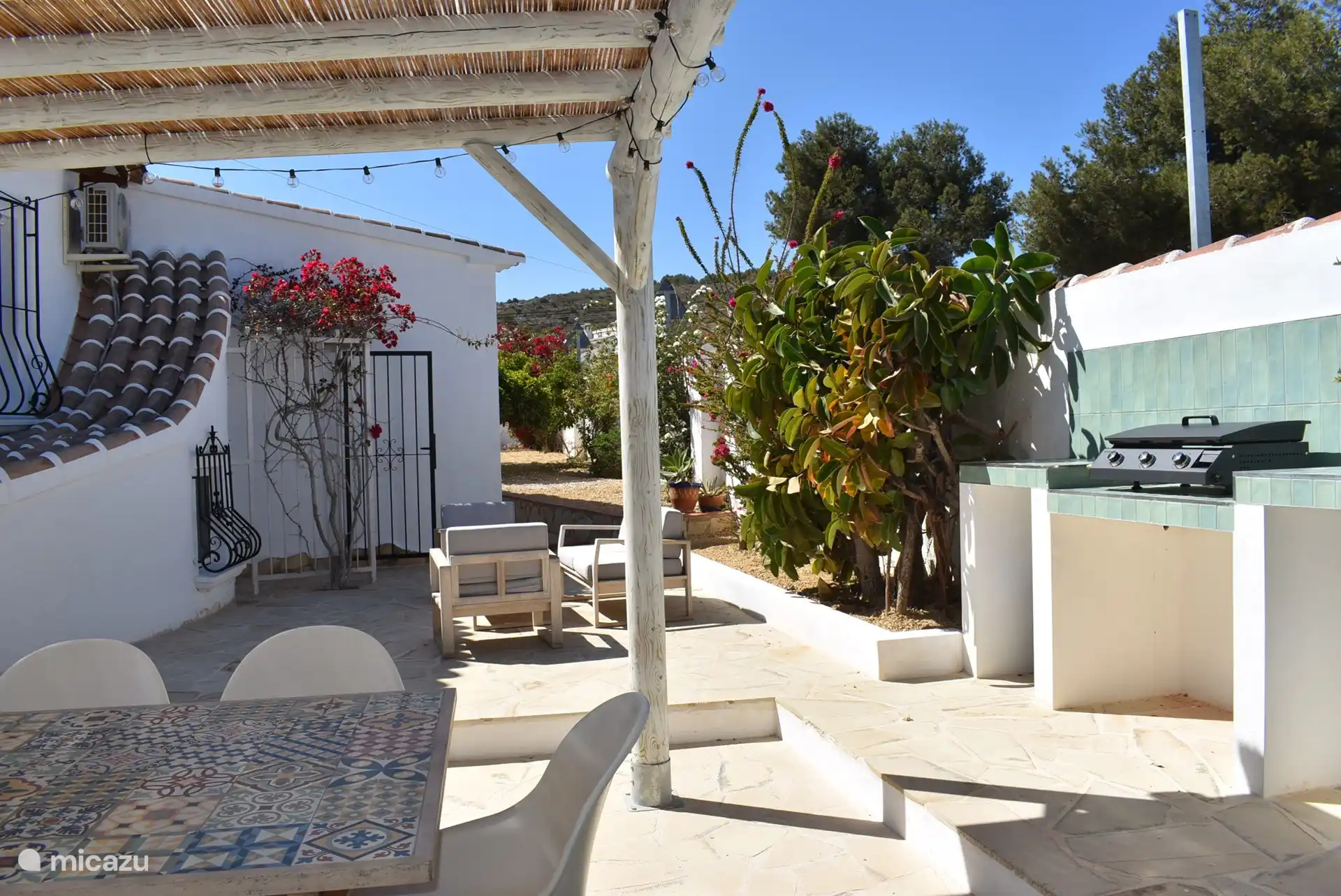 ¡Hermosa, nueva cocina al aire libre!