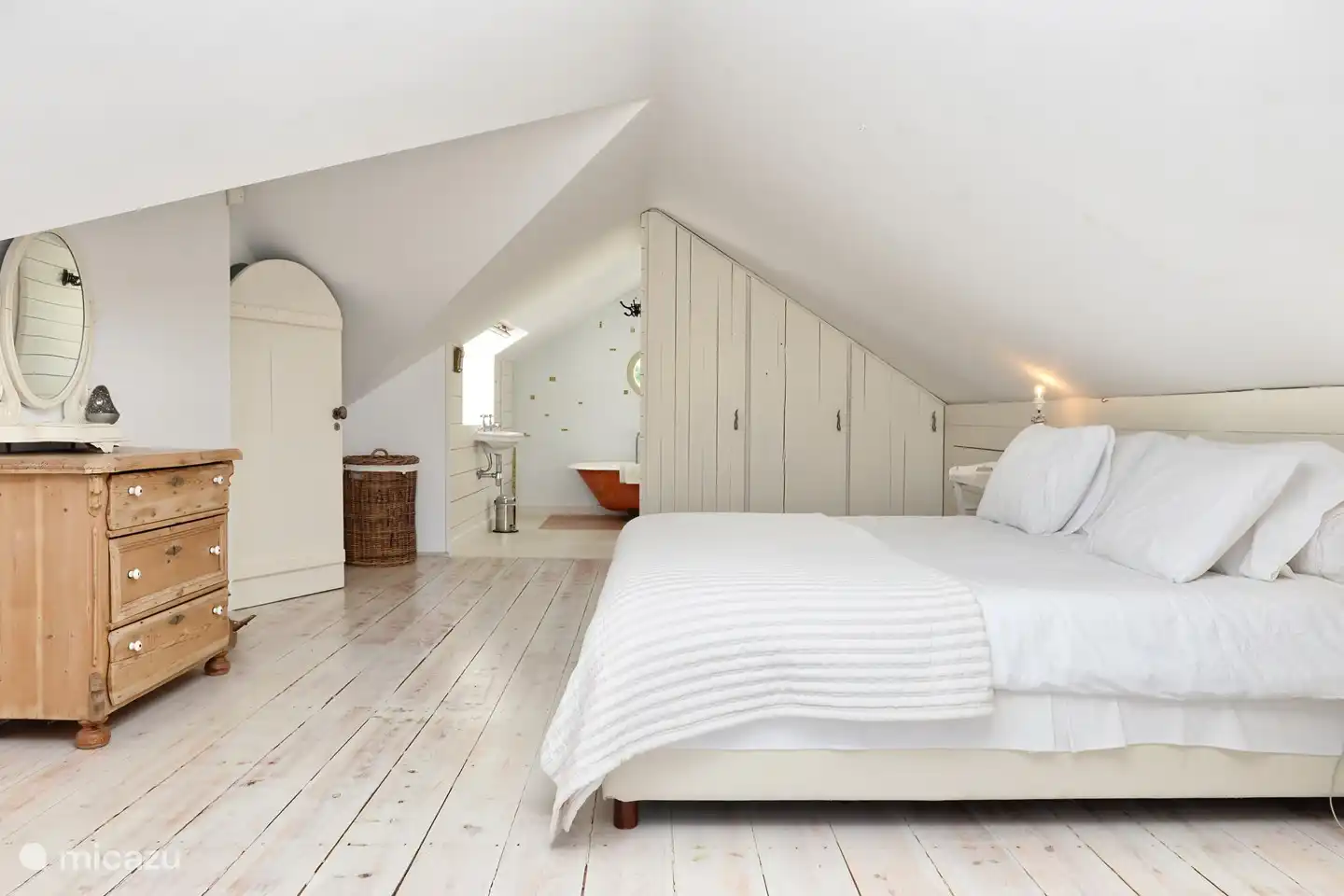 Schlafzimmer mit eigenem Bad