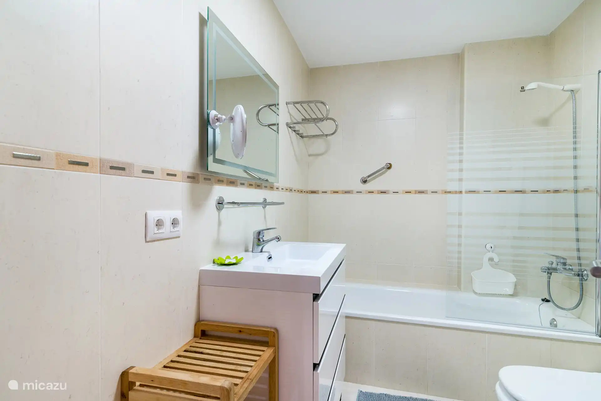 Modern bathroom with bath, washing machine, toilet and bidet