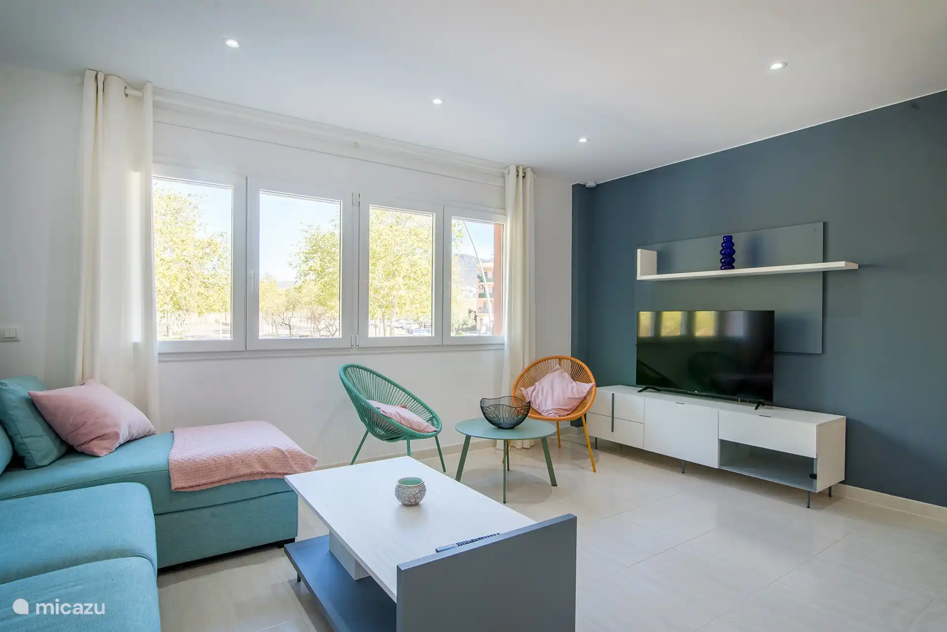 Spacious bright living room with smart TV, air conditioning and free WIFI