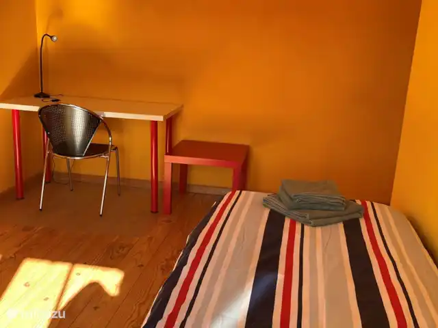 Danenhof en Bélgica, Amberes, Herselt - casa vacacional la mesa con la silla