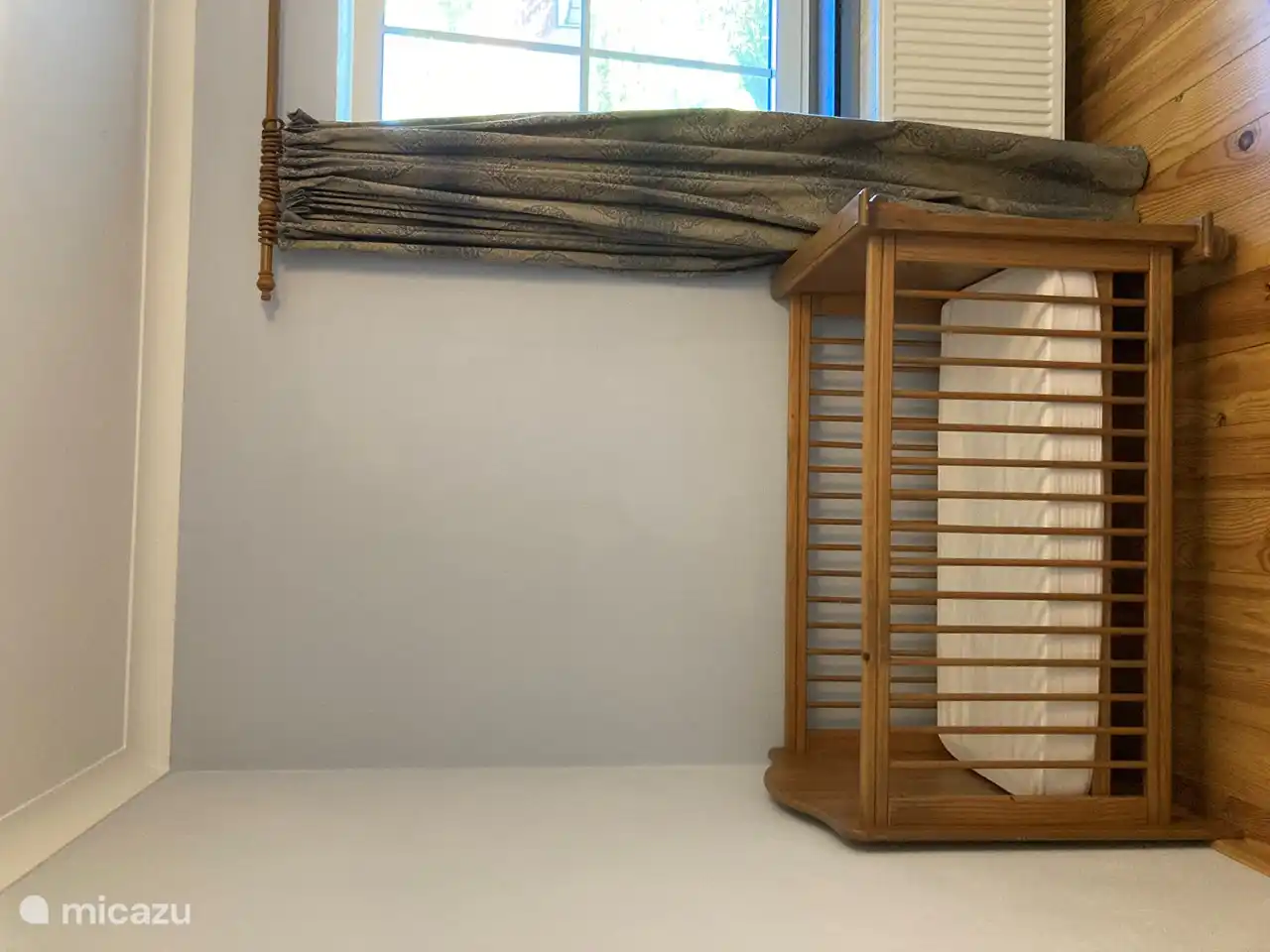 op aanvraag is er ook een kinderbedje