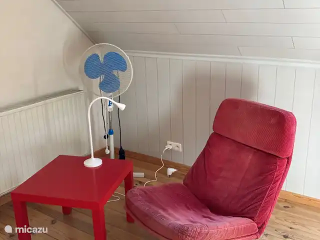 Danenhof en Bélgica, Amberes, Herselt - casa vacacional Rincón de lectura en el ático amueblado