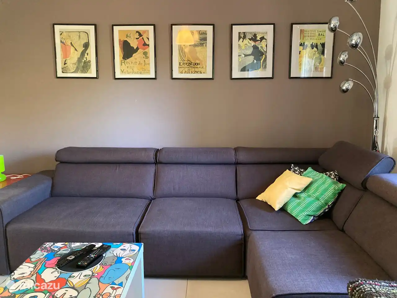 Comfortabele zitruimte met TV 